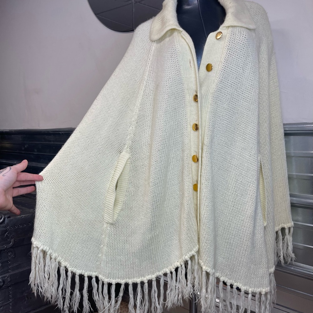 Vintage 1970s Cream Shawl Oversized Sweater Fringe Ivory Button Cardigan - Picture 10 of 12